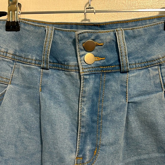 Blue Jean Shorts with Rolled Hems and Vintage Style - Picture 4 of 5
